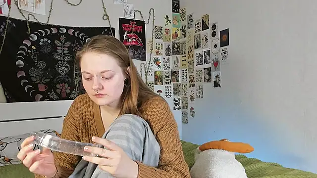 Snapshot of WonderConnie1 chatting on September 30, 2025, 11:05 am WonderConnie1 online show from September 30, 2025, 11:05 am