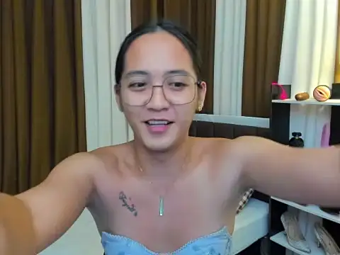 URHottestAngel online show from November 10, 2025, 5:18 pm