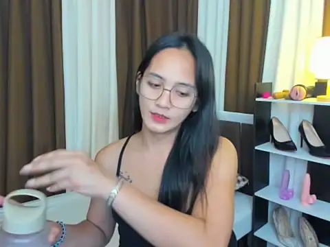 URHottestAngel online show from September 15, 2025, 5:02 pm