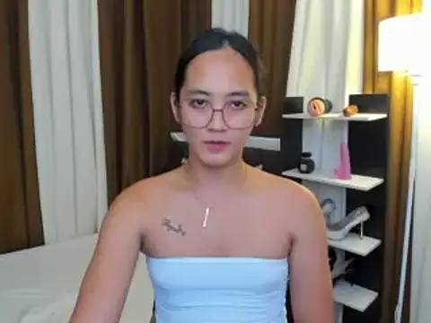 URHottestAngel online show from November 17, 2025, 8:40 am