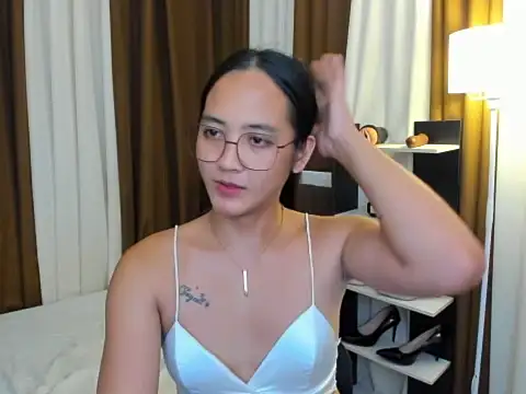 URHottestAngel online show from November 18, 2025, 4:38 am