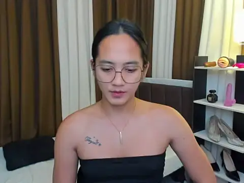 URHottestAngel online show from November 13, 2025, 4:44 pm