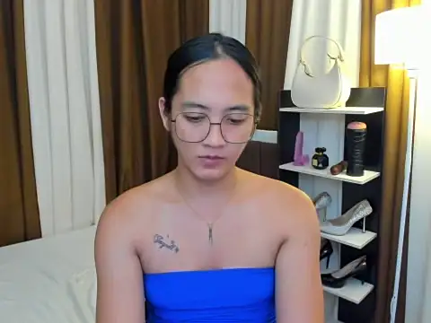 URHottestAngel online show from November 19, 2025, 4:56 am