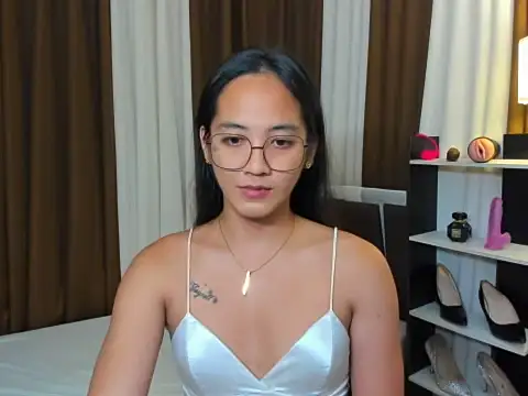 URHottestAngel online show from November 7, 2025, 4:11 pm