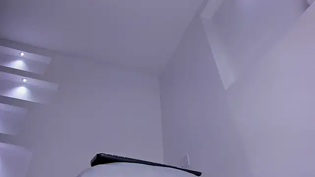 Evelynn Jones  online show from October 30, 2025, 2:43 am