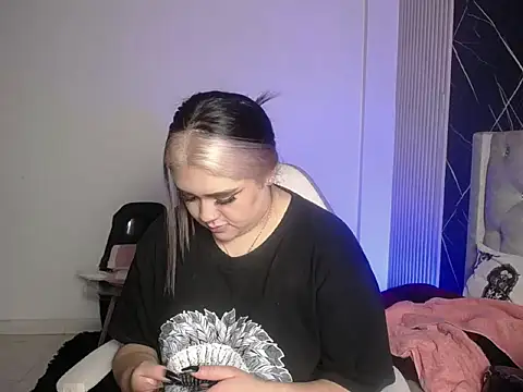 im bunny   online show from November 11, 2025, 11:49 am