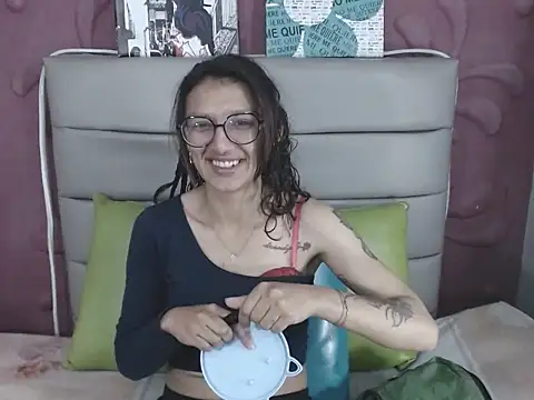 Carina Santana online show from September 19, 2025, 12:31 pm