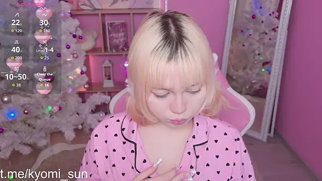 Kyomi Sun online show from December 17, 2025, 9:53 pm