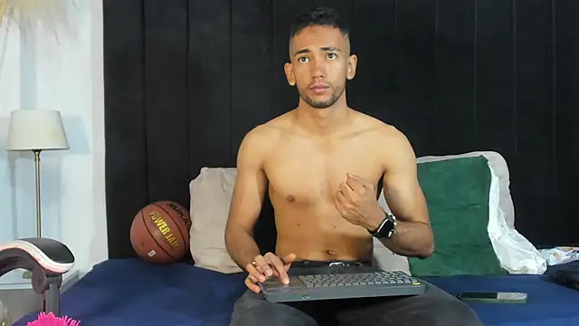MaicolParker  online show from July 4, 2026, 12:43 pm