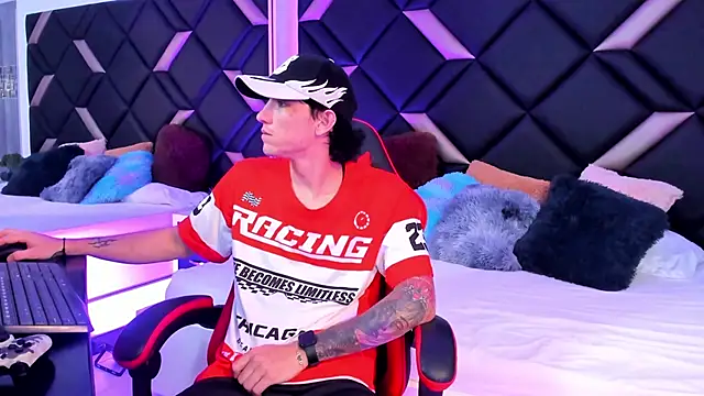 Handsomeboyss19 online show from October 18, 2025, 2:35 am