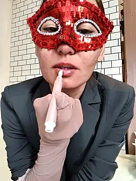 Luu-Lii777 online show from April 13, 2026, 7:01 am