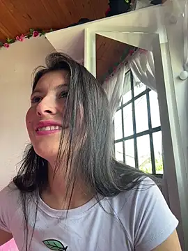 Mia salinass online show from November 26, 2025, 6:19 pm