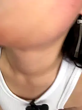 Mia salinass online show from October 15, 2025, 5:32 pm