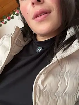 Mia salinass online show from November 12, 2025, 12:42 pm