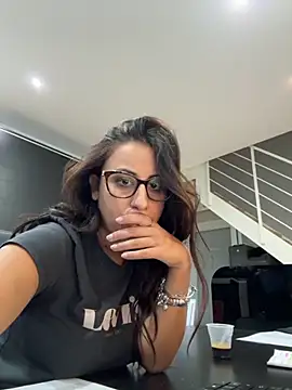 BabyLeopard online show from September 24, 2025, 10:33 am