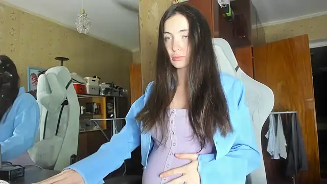 Snapshot of Kayla_Raiti chatting on October 25, 2025, 9:19 am Kayla Raiti online show from October 25, 2025, 9:19 am