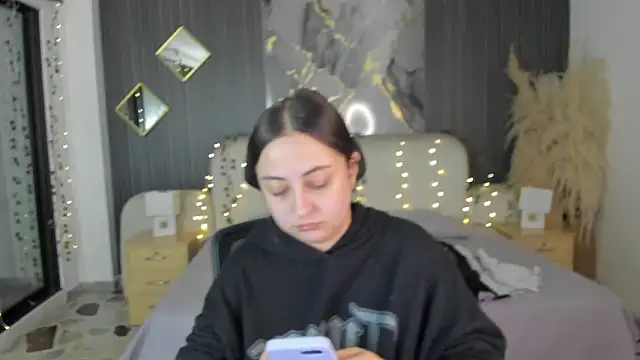 SarahCastro1  online show from February 19, 2026, 4:09 am