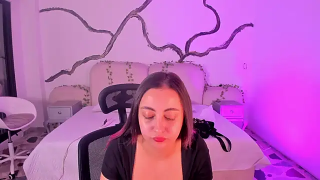 SarahCastro1  online show from September 12, 2025, 4:01 am