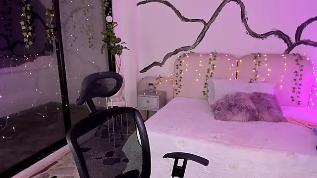 SarahCastro1  online show from November 13, 2025, 4:38 am