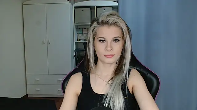 KristineGlow online show from April 22, 2026, 6:20 am