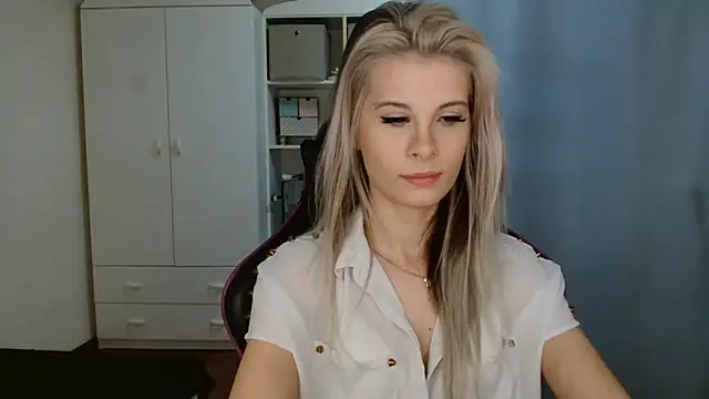 KristineGlow online show from March 31, 2026, 6:26 am