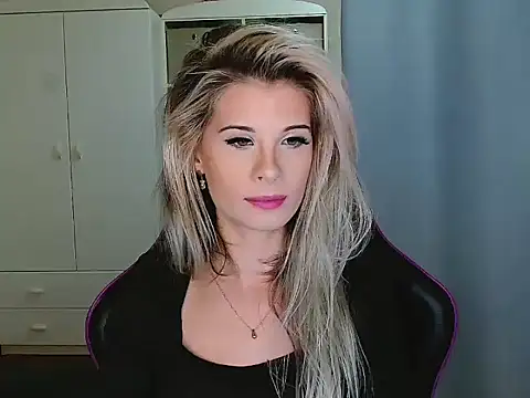 KristineGlow online show from November 27, 2025, 7:42 am