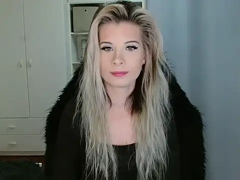 KristineGlow online show from November 11, 2025, 7:03 am