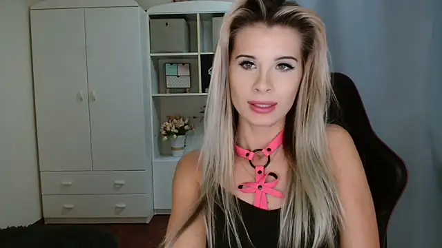 KristineGlow online show from November 28, 2025, 7:25 pm