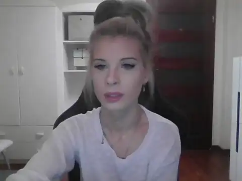 KristineGlow online show from October 10, 2025, 6:14 am