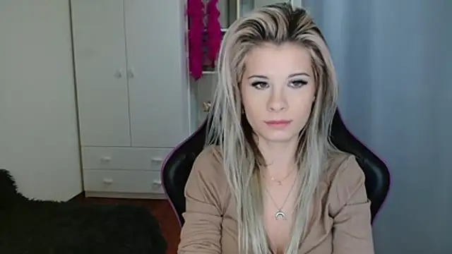 KristineGlow online show from October 29, 2025, 3:11 pm