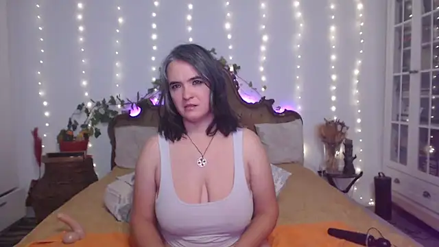 SilkenSin online show from October 4, 2025, 2:29 pm