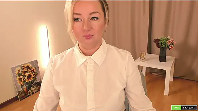 Snapshot of sexmom8 chatting on November 8, 2025, 12:31 pm sexmom8 online show from November 8, 2025, 12:31 pm