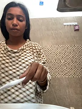 Snapshot of HeerStd chatting on November 13, 2025, 5:00 am HeerStd online show from November 13, 2025, 5:00 am