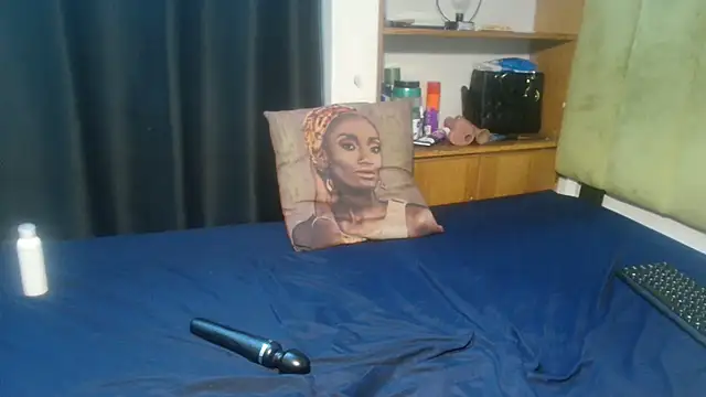 Keishaa-77 online show from November 13, 2025, 8:46 pm