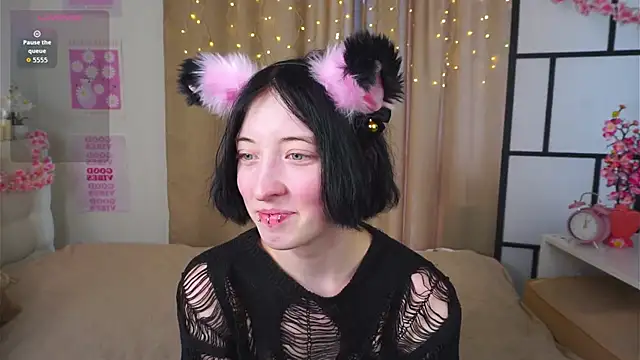 JuanaFriesz online show from April 8, 2026, 9:11 am