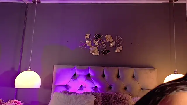 kendalFox  online show from April 14, 2026, 5:34 am