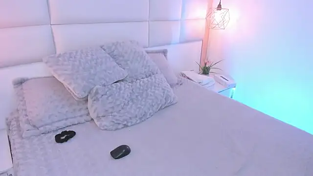 Snapshot of Lucia_jane chatting on February 4, 2026, 8:37 pm Lucia jane online show from February 4, 2026, 8:37 pm