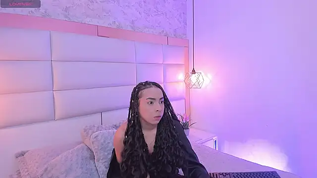 Snapshot of Lucia_jane chatting on February 9, 2026, 9:13 pm Lucia jane online show from February 9, 2026, 9:13 pm