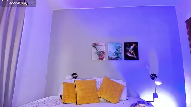 KimTayloor1 online show from October 15, 2025, 7:44 pm