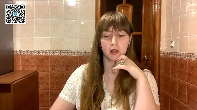 MaroonMoon  online show from October 10, 2025, 7:47 pm