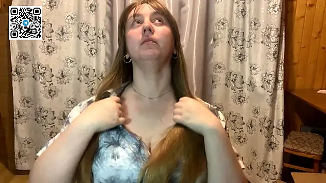 MaroonMoon  online show from September 25, 2025, 8:04 pm