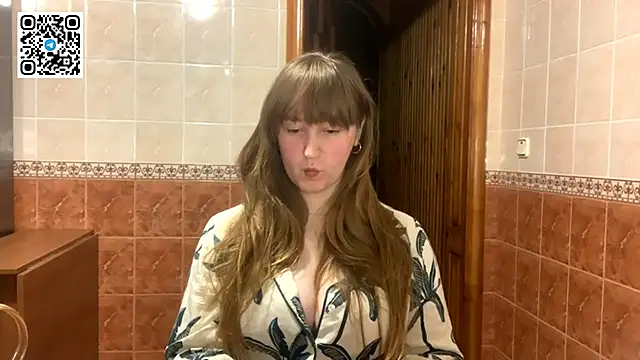 MaroonMoon  online show from October 24, 2025, 7:35 pm