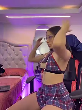 kiara velvet  online show from October 11, 2025, 3:18 am