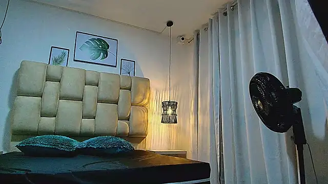 elizawiliamst online show from October 11, 2025, 11:55 am