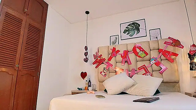 elizawiliamst online show from September 18, 2025, 12:41 pm