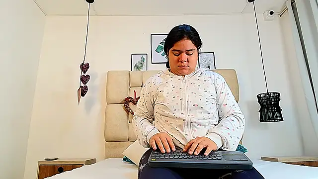 elizawiliamst online show from September 27, 2025, 11:49 am