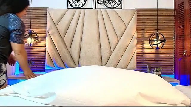 elizawiliamst online show from September 9, 2025, 12:25 pm