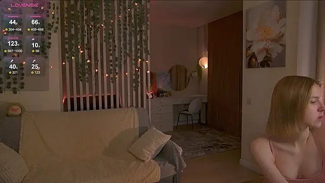 Snapshot of sofiapurex chatting on January 6, 2026, 8:24 pm sofiapurex online show from January 6, 2026, 8:24 pm