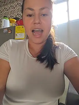 camila-titis online show from June 7, 2026, 9:31 pm