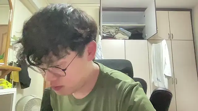 Passionatetwink2 online show from February 5, 2026, 10:11 am